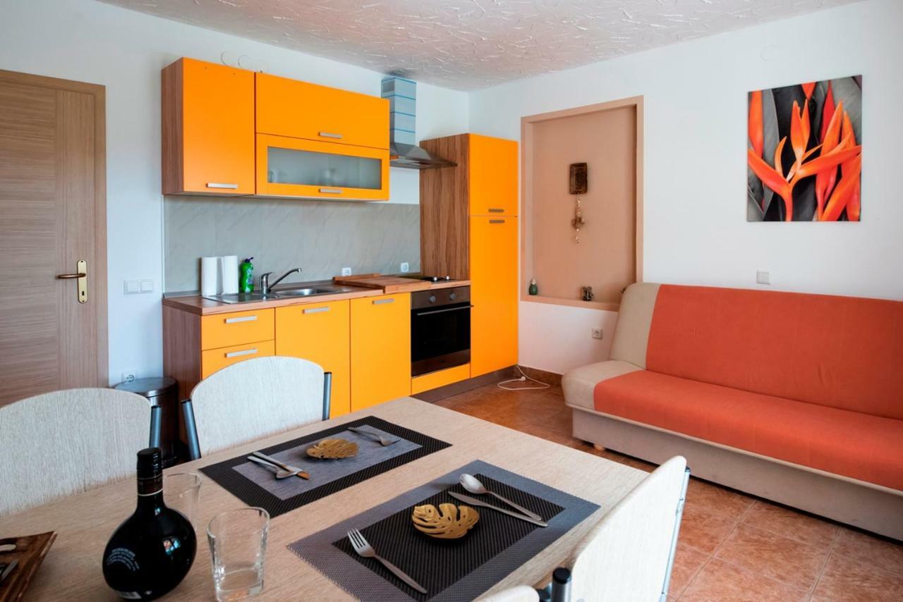Lavanda Apartments&Studios Pinezići Dış mekan fotoğraf
