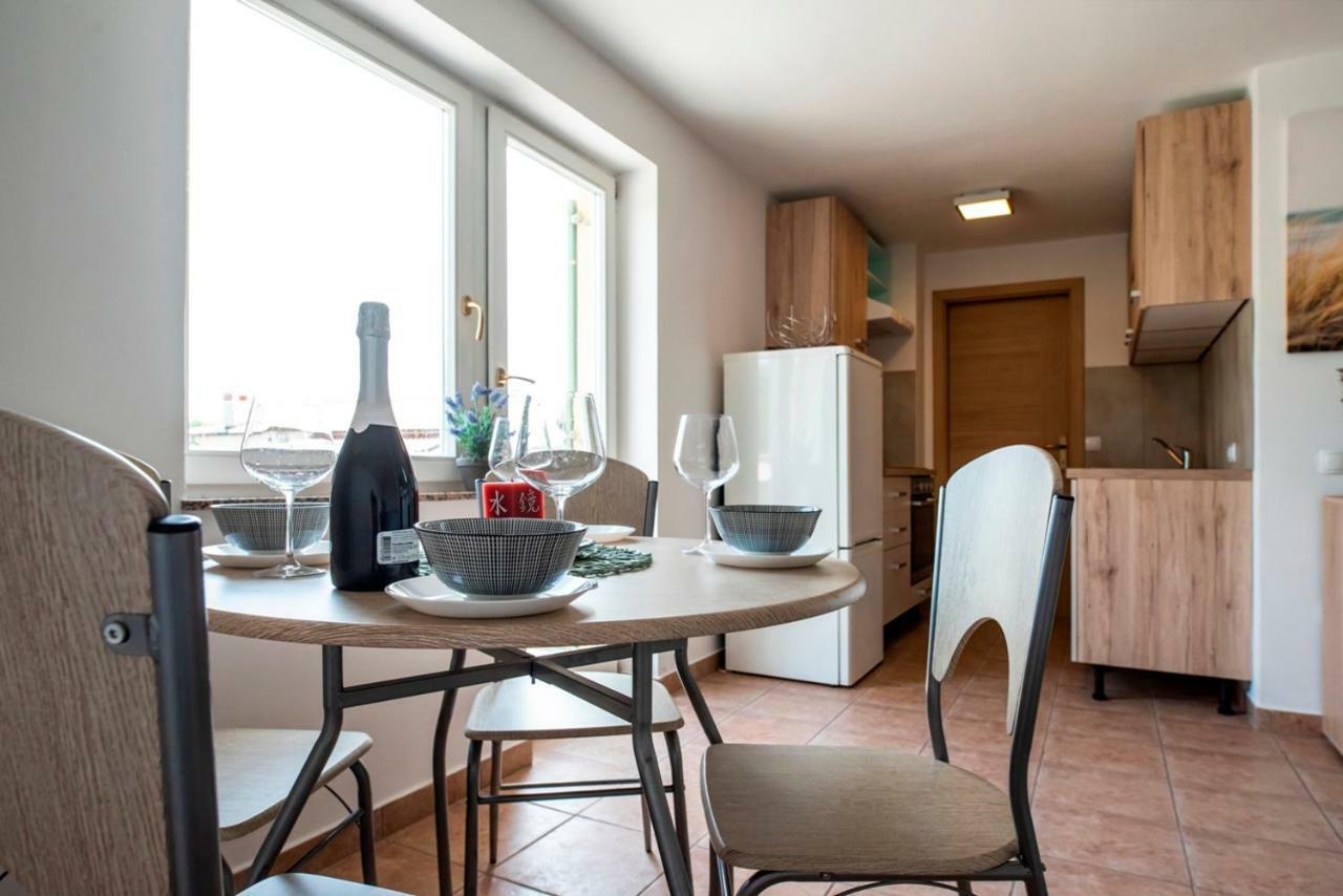 Lavanda Apartments&Studios Pinezići Dış mekan fotoğraf