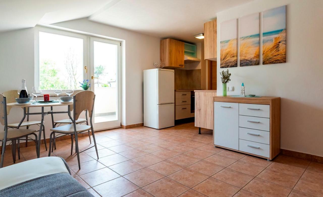 Lavanda Apartments&Studios Pinezići Dış mekan fotoğraf