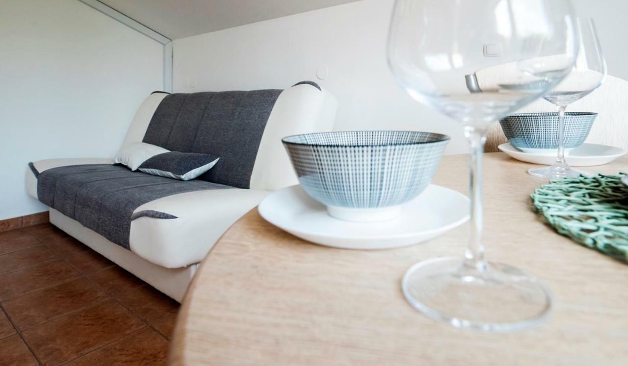 Lavanda Apartments&Studios Pinezići Dış mekan fotoğraf