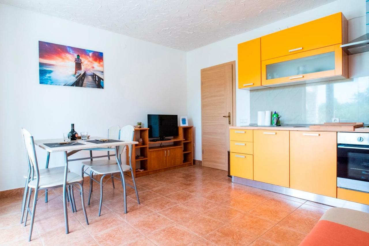 Lavanda Apartments&Studios Pinezići Dış mekan fotoğraf