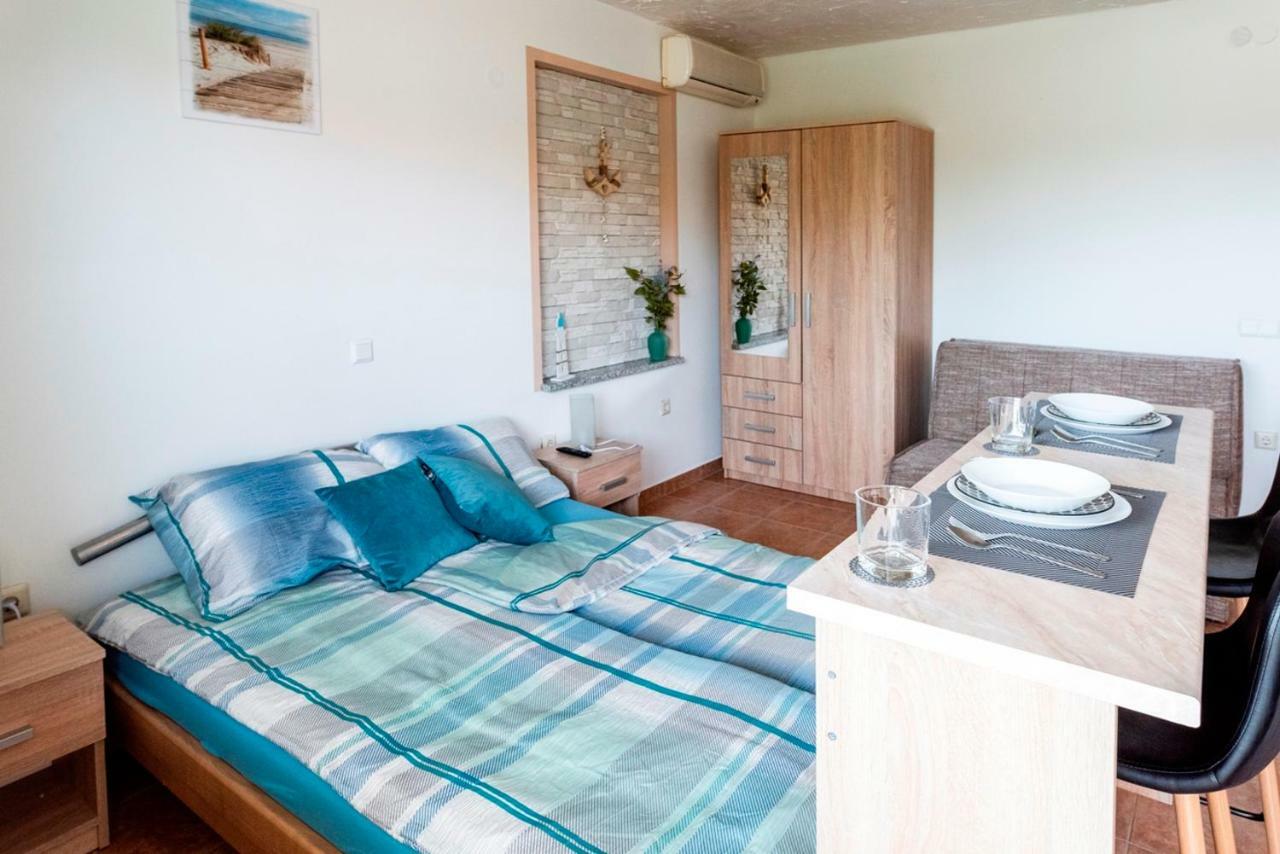 Lavanda Apartments&Studios Pinezići Dış mekan fotoğraf